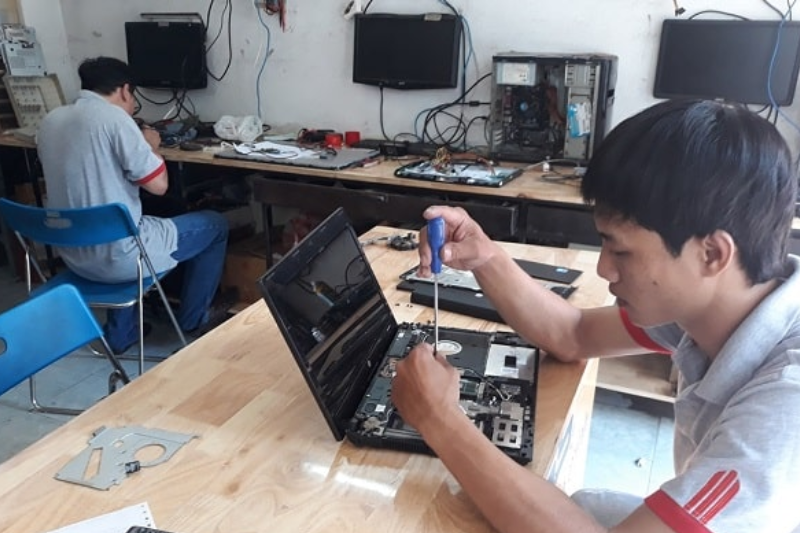 sửa máy tính tại Chợ Mới